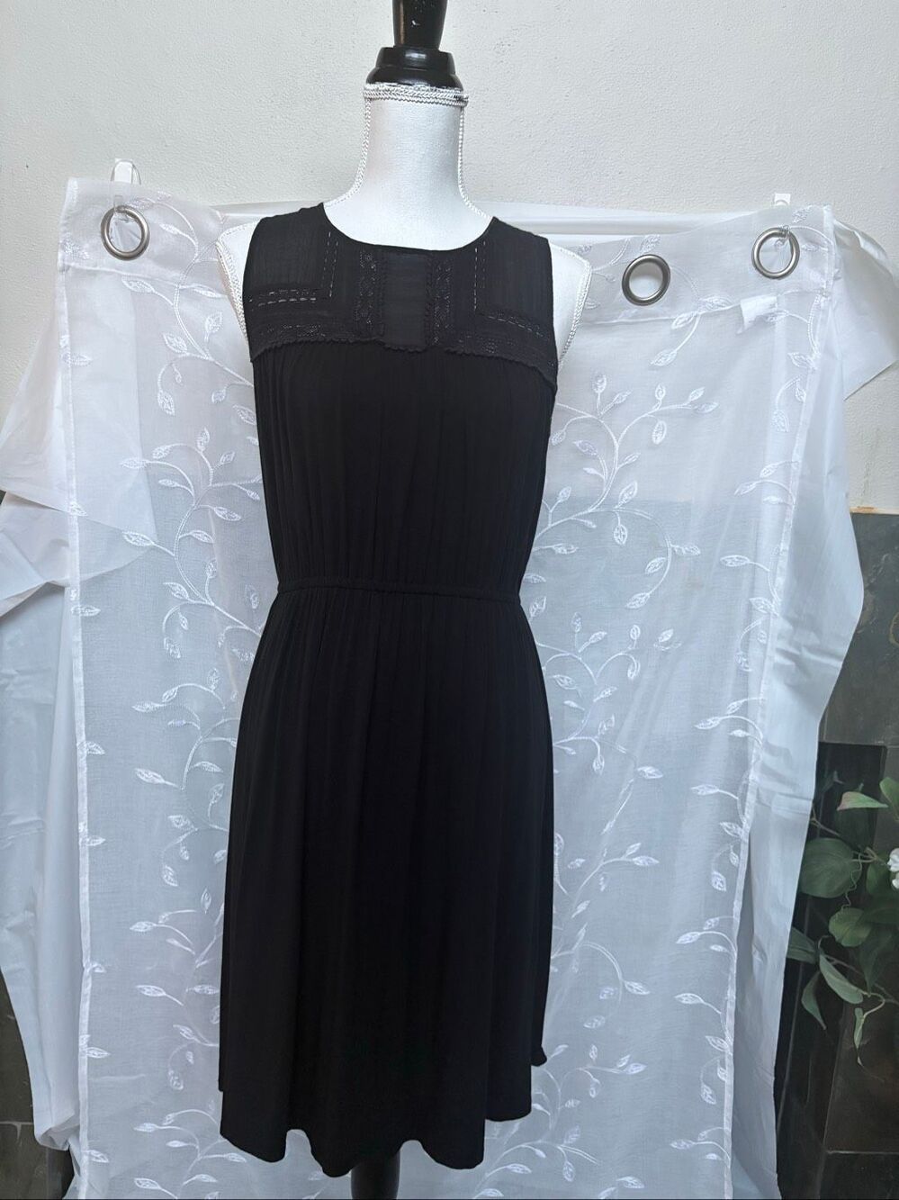 LOFT Black Sleeveless Lace Crochet Yoke Dress Women’s Small Knee Length